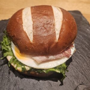 Kana-caesari pretzelikukkel