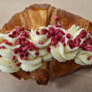 Vastlacroissant kirsimoosiga